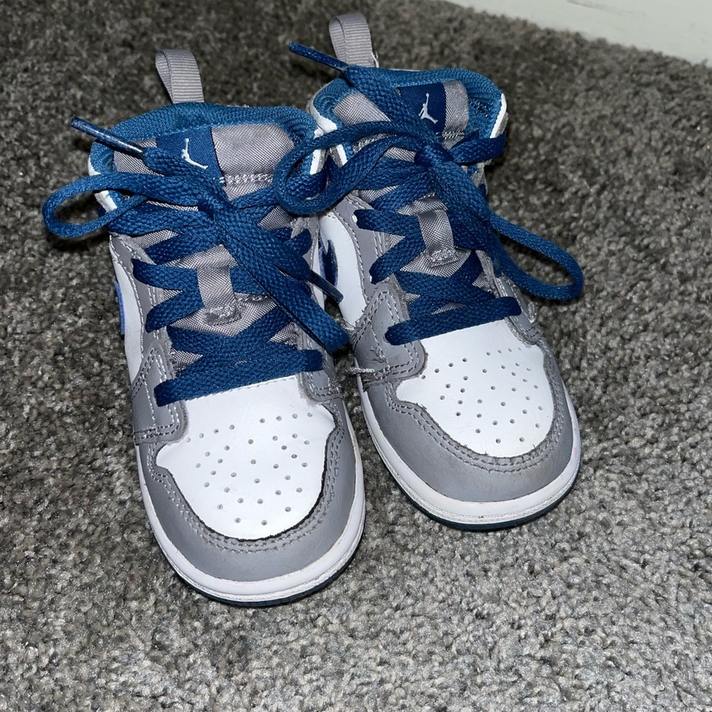 Jordan 1 Mid